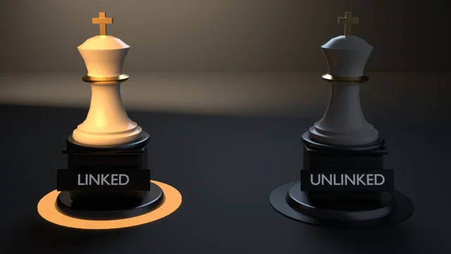 Two identical porcelain chess kings on dark plinths: the left, labelled LINKED, glows under an amber key; the right, labelled UNLINKED, stays cool grey.
